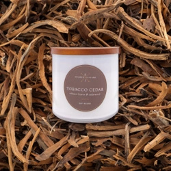 Soja-Duftkerze mit Holzdocht 368 g Colonial Candle – Tabakzeder
