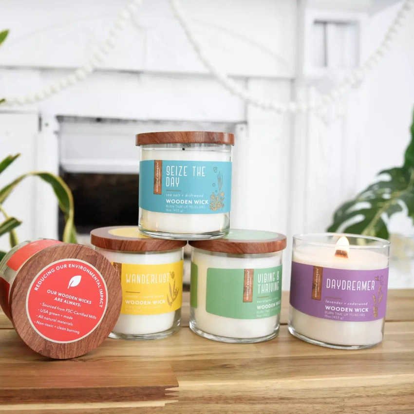 Vela perfumada con mecha de madera Adventure is Calling Candle-lite