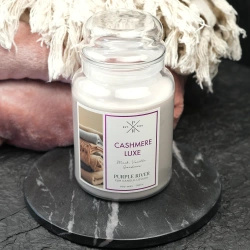 Cashmere Lux Purple River Velká skleněná svíčka s vůní sójového oleje pižmo gardénie 623 g